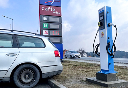 交流电动汽车充电器(22kW)在波兰